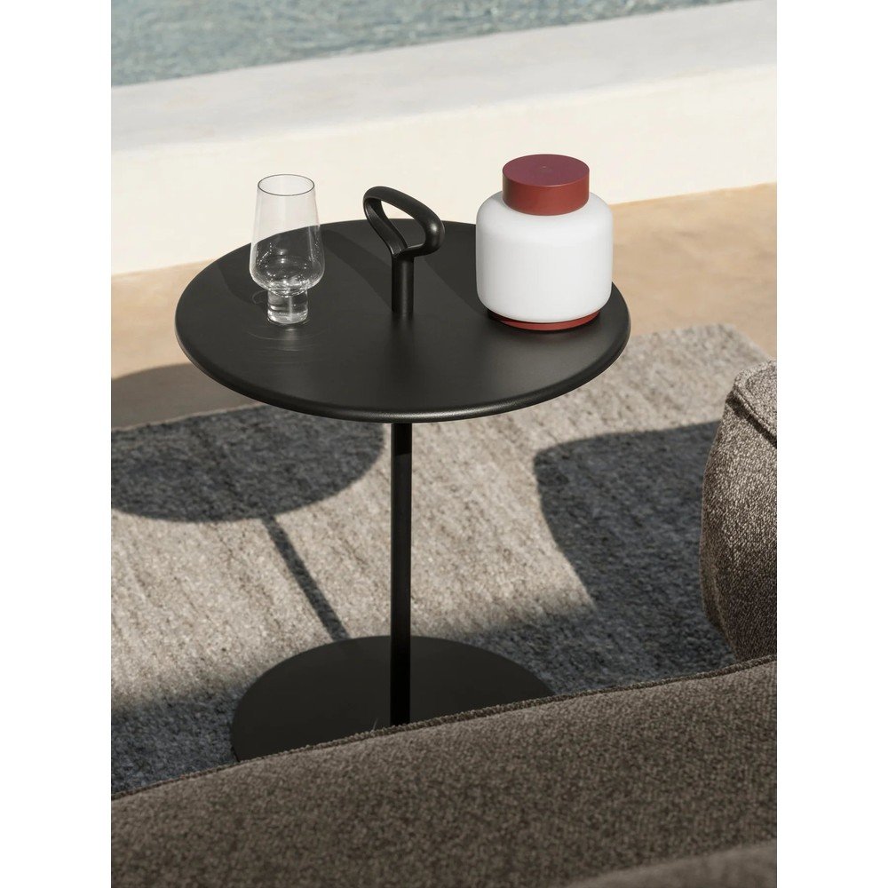 Metalowy okrągły stolik ogrodowy ø 42 cm Porter – Blomus (zdjęcie 3)