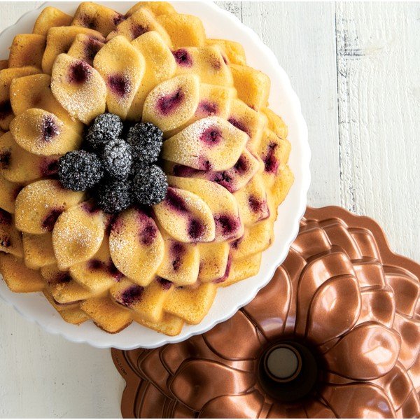 Forma na babkę w kolorze miedzi Nordic Ware Blossom, 2,4 l-image-4