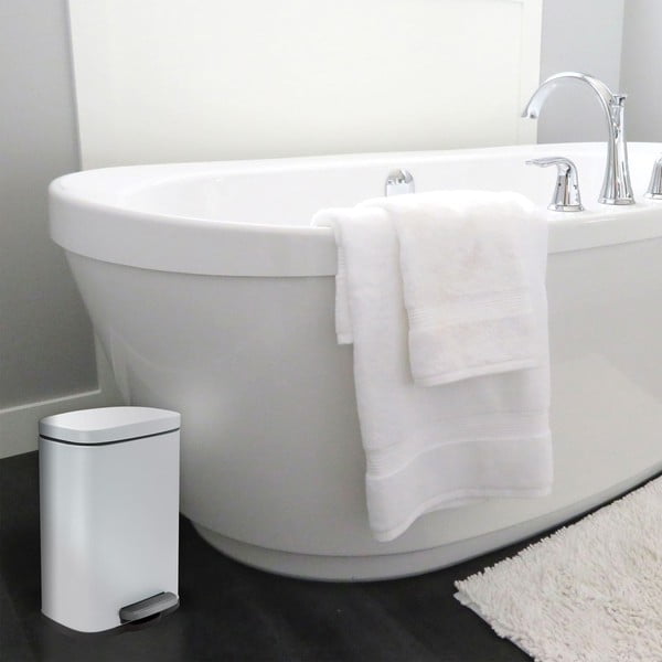 Stalowy kosz na śmieci z pedałem w matowym białym kolorze 5 l   Akira – Spirella-image-2