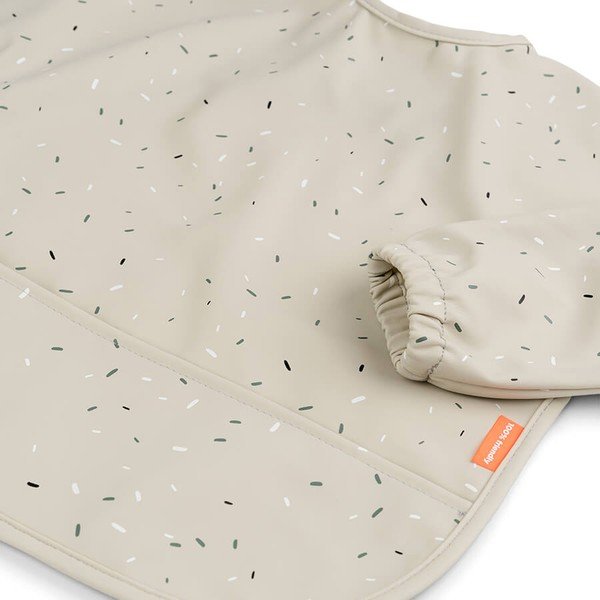 Beżowy śliniaczek z rękawami Happy Dots – Done by Deer-image-2