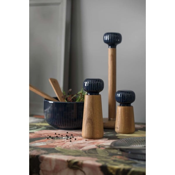 Dębowy stojak na ręczniki papierowe z ciemnoniebieskim porcelanowym detalem Kähler Design Hammershoi-image-2