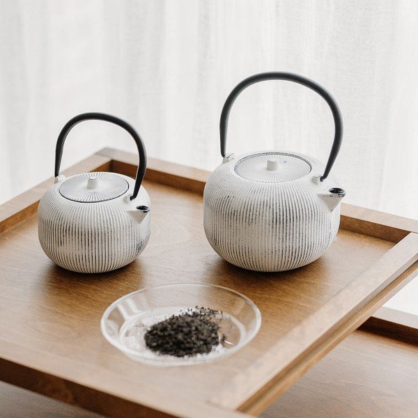 Czarno-biały żeliwny dzbanek do herbaty 700 ml Sencha – S|P Collection-image-1
