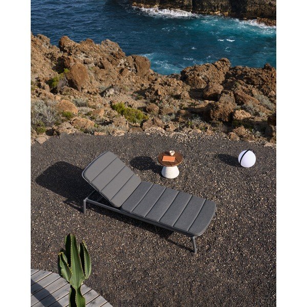 Czarny metalowy leżak ogrodowy Canutells – Kave Home-image-3
