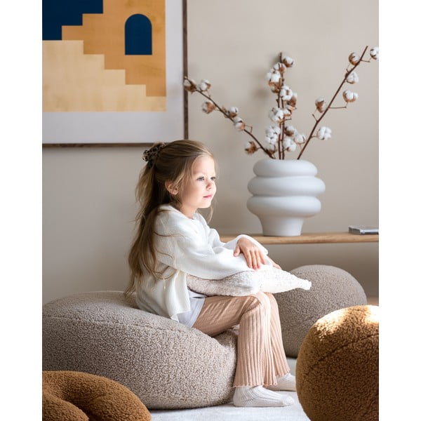 Jasnobrązowy dziecięcy worek do siedzenia z materiału bouclé Round – Wigiwama-image-1