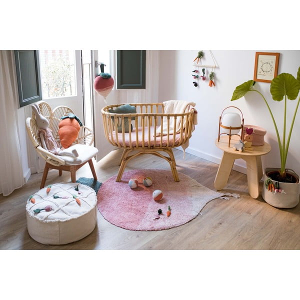 Różowy bawełniany dywan dziecięcy tkany ręcznie odpowiedni do prania 100x150 cm Ramona the Radish – Lorena Canals-image-1