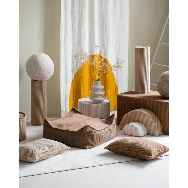 Jasnobrązowa sztruksowa poduszka na sofę dziecięcą Roll – Wigiwama-image-3