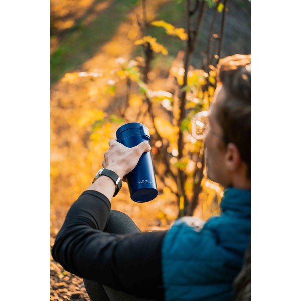 Ciemnoniebieski podróżny kubek termiczny Vialli Design Fuori, 400 ml-image-2