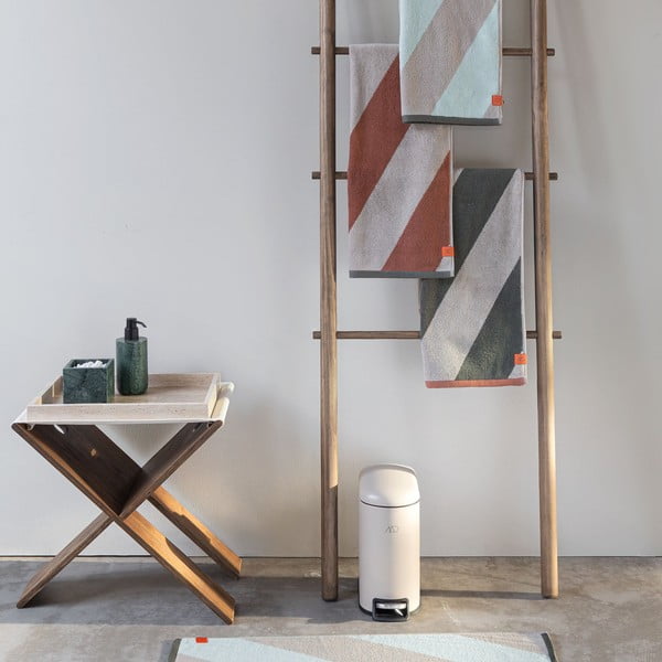 Ręcznik kąpielowy frotte z bawełny organicznej w kolorze khaki 70x133 cm Diagonal – Mette Ditmer Denmark-image-2