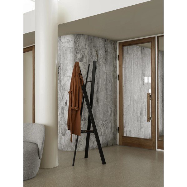 Czarny wieszak z litego drewna dębowego 62x176 cm Rakku – Blomus-image-1