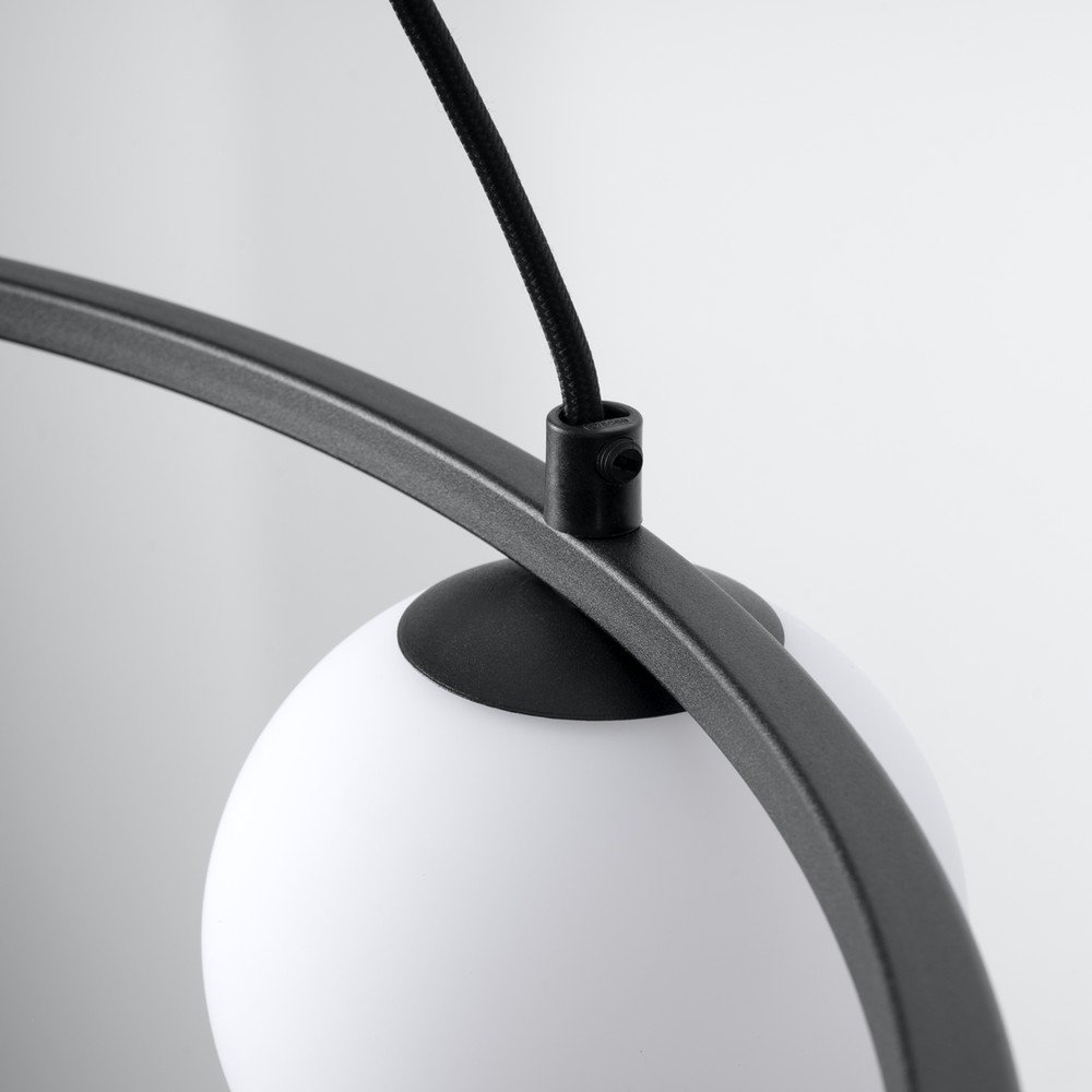 Biało-czarna lampa wisząca ze szklanym kloszem Umerta – Sollux (zdjęcie 5)