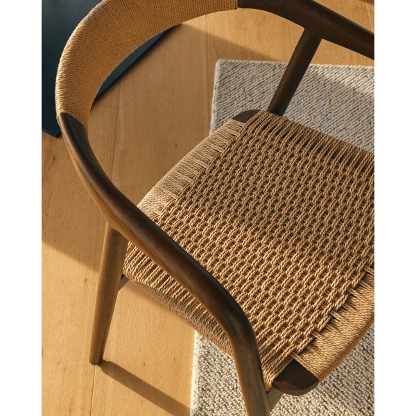 Krzesło z podłokietnikami w ciemnym naturalnym kolorze Derile – Kave Home-image-4