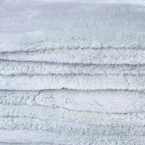 Jasnozielony koc z mikrowłókna DecoKing Fluff Peppermint, 170x210 cm-image-2