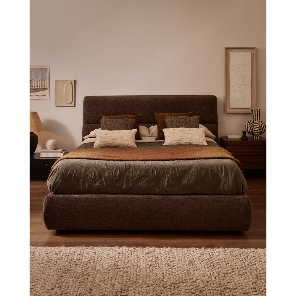 Ciemnobrązowe tapicerowane łóżko dwuosobowe z szenilu ze schowkiem ze stelażem 180x200 cm Dafra – Kave Home (zdjęcie 8)