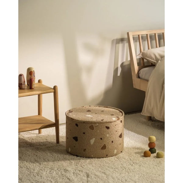 Jasnobrązowy puf dziecięcy z materiału bouclé/z tkaniny szenilowej Terrazzo – Wigiwama-image-3