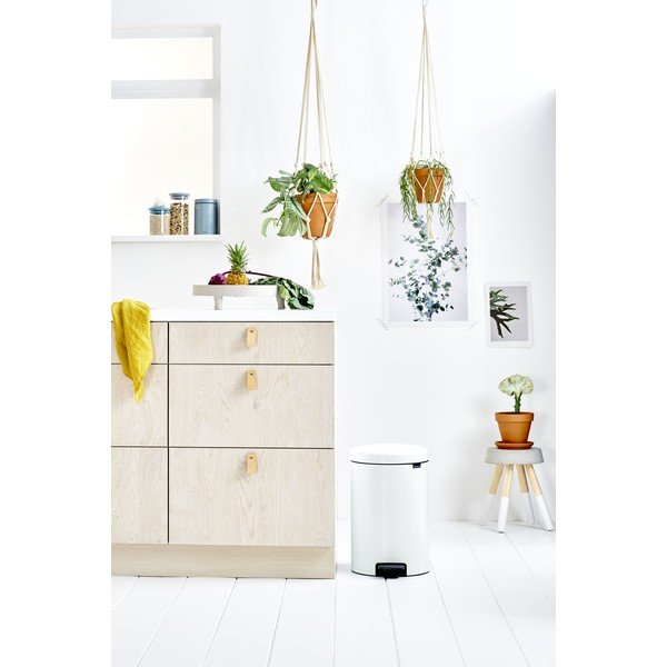 Biały stalowy kosz na śmieci z pedałem 20 l NewIcon – Brabantia-image-4