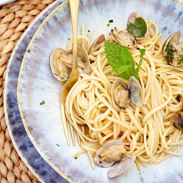 Biało-niebieska kamionkowa miska na makaron Costa Nova Brisa, ⌀ 23 cm-image-1