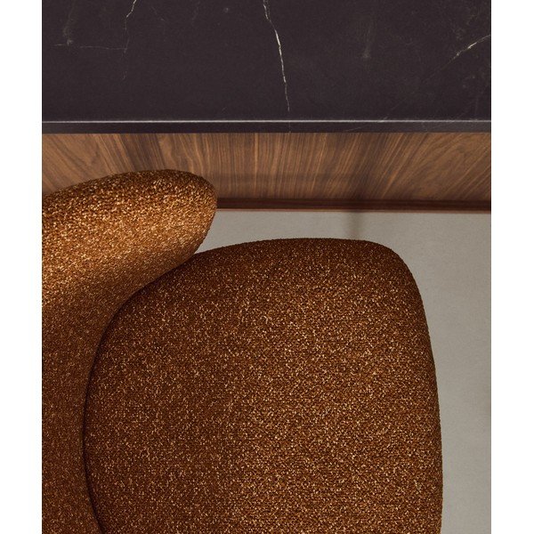 Tapicerowany hoker w kolorze terakoty (wysokość siedziska 75 cm) Ciselia – Kave Home-image-2