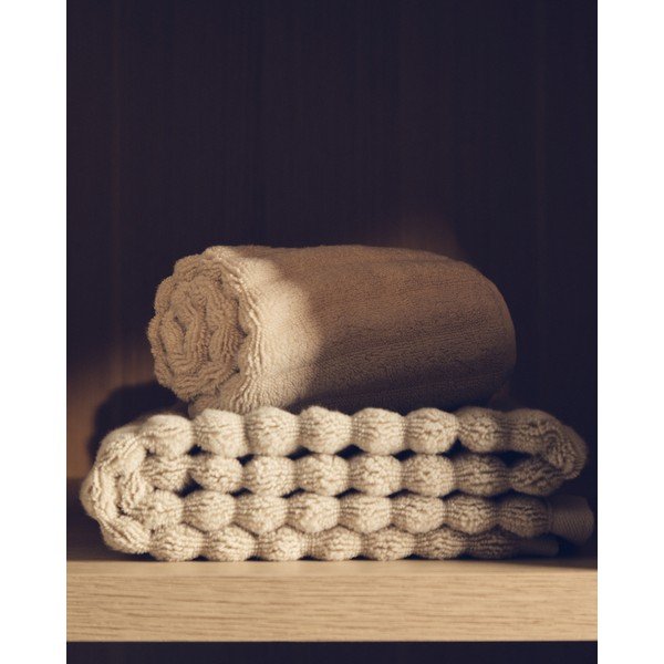 Beżowy bawełniany ręcznik kąpielowy frotte 70x140 cm Navira – Kave Home-image-1