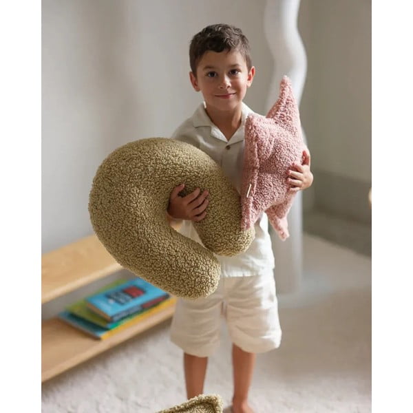 Różowa poduszka na sofę dziecięcą z materiału bouclé Star – Wigiwama-image-4