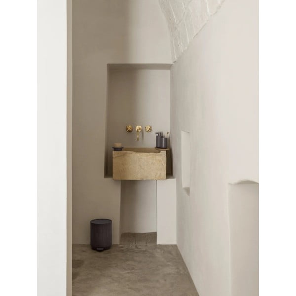 Szara mydelniczka z żywicy polimerowej Kua – Blomus-image-3