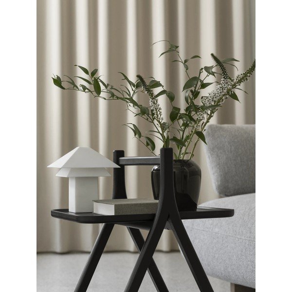 Biała lampa stołowa LED ze ściemniaczem z metalowym kloszem (wysokość 33,5 cm) Sanaka – Blomus-image-2