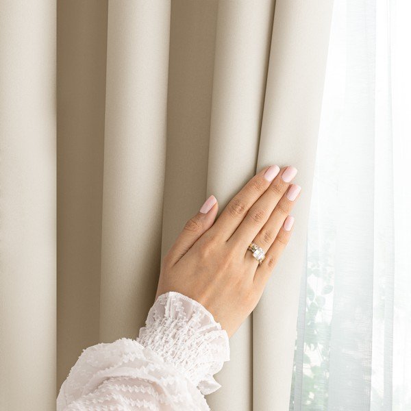 Kremowa zasłona częściowo zaciemniająca (dimout) 140x270 cm Carli – Restilo-image-2