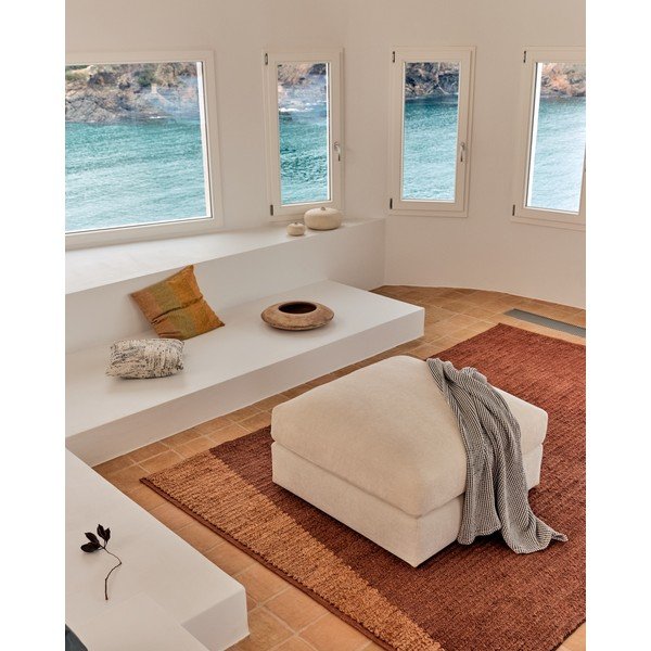 Beżowy podnóżek z tkaniny szenilowej Alea – Kave Home-image-1