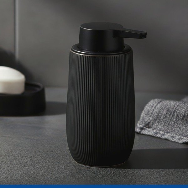 Czarny plastikowy dozownik do mydła 400 ml Fablo – Wenko-image-1