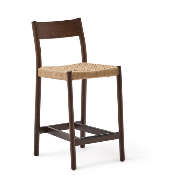 Brązowy hoker z litego drewna dębowego (wysokość siedziska 65 cm) Yalia – Kave Home