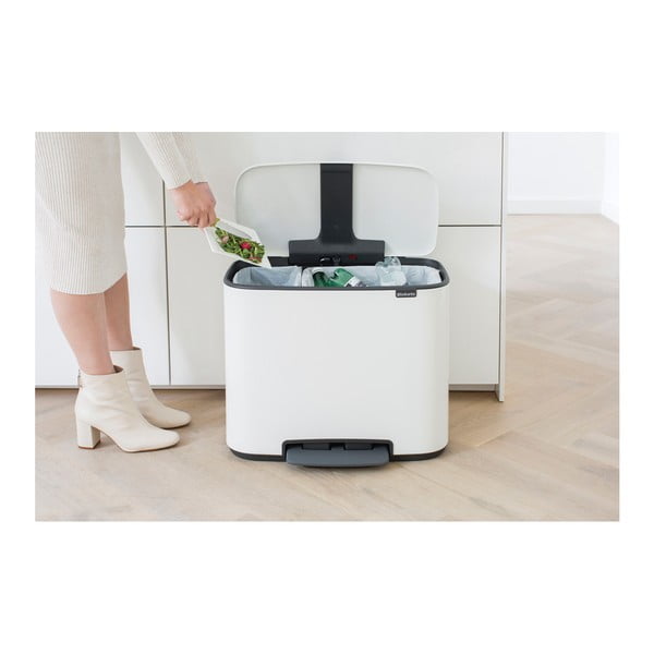 Biały stalowy kosz na śmieci z padałem do segregacji odpadów 34 l Bo – Brabantia-image-4