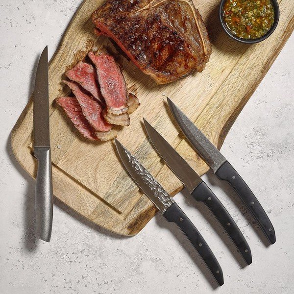 Czarne/w kolorze srebra stalowe noże do steków zestaw 4 szt. Carne – BonBistro-image-2