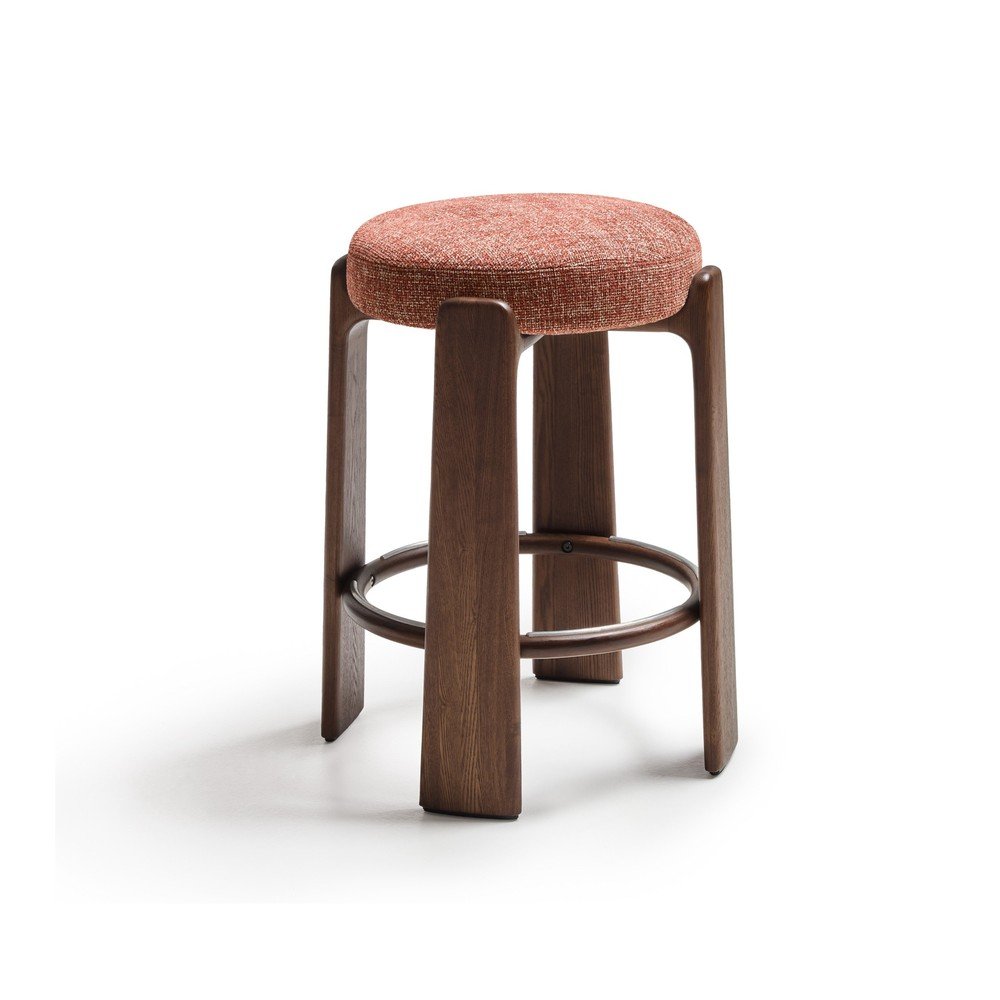 Hoker w kolorze ceglasto-ciemnonaturalnym z litego drewna jesionowego (wysokość siedziska 65 cm) Granite – Kave Home
