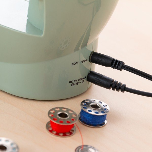 Zielona maszyna do szycia InnovaGoods Sewing Machine-image-2