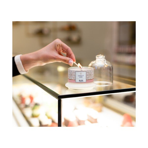 Świeczka z wosku sojowego We Love Candles Lovely Girl, 72 h-image-3