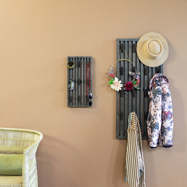 Ciemnobrązowy wieszak ścienny z litego drewna dębowego 24 cm Parco – Spinder Design-image-1