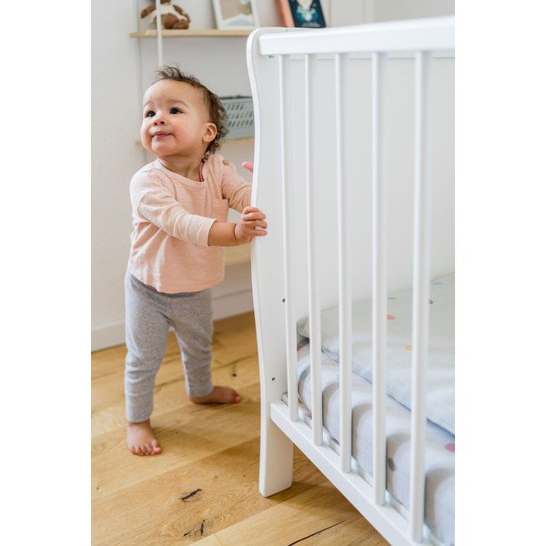 Szare muślinowe prześcieradło dziecięce Kindsgut Dots, 60x120 cm-image-1