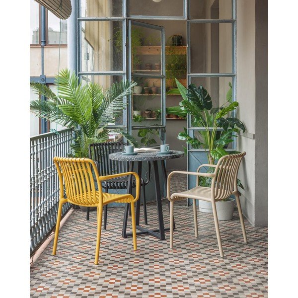 Musztardowe krzesło ogrodowe Kave Home Isabellini-image-1