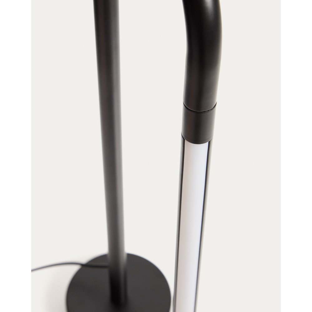 Czarna lampa stojąca LED (wysokość 60 cm) Bow – Kave Home (zdjęcie 4)