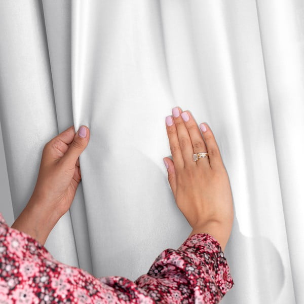 Biała aksamitna zasłona częściowo zaciemniająca (dimout) 140x270 cm Pleat – Restilo-image-1