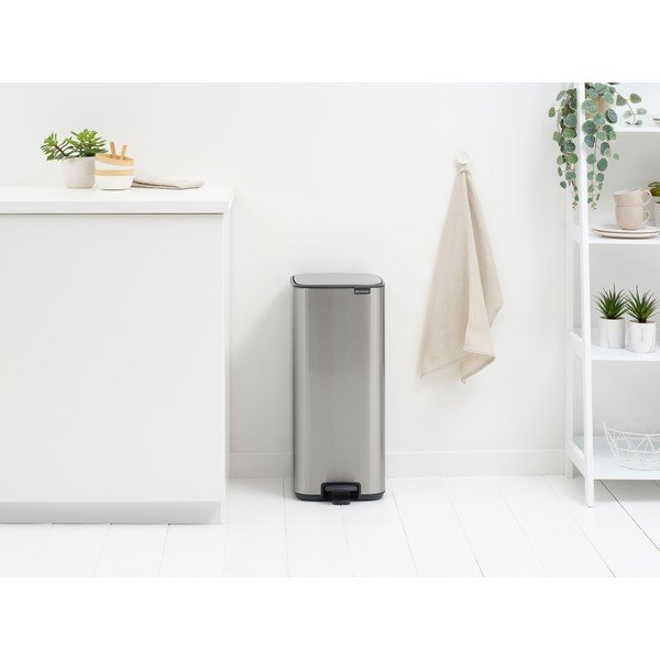 Stalowy kosz na śmieci z pedałem w kolorze matowego srebra 30 l Bo – Brabantia-image-1
