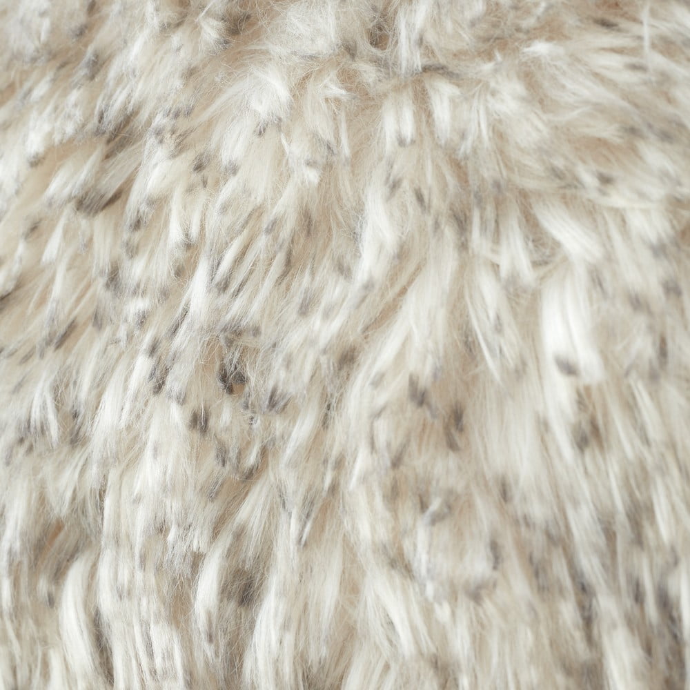 Poduszka dekoracyjna ze sztucznego futra 45x45 cm Arctic Fox – Catherine Lansfield (zdjęcie 4)