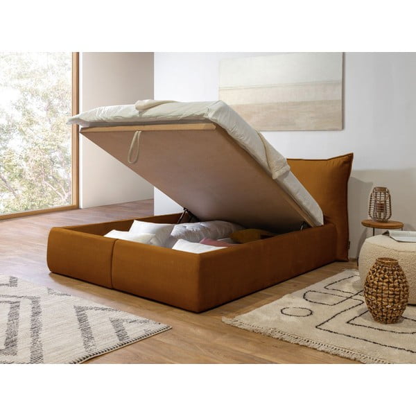 Tapicerowane łóżko dwuosobowe w kolorze ochry ze schowkiem i stelażem 180x200 cm Jade – Bobochic Paris-image-4