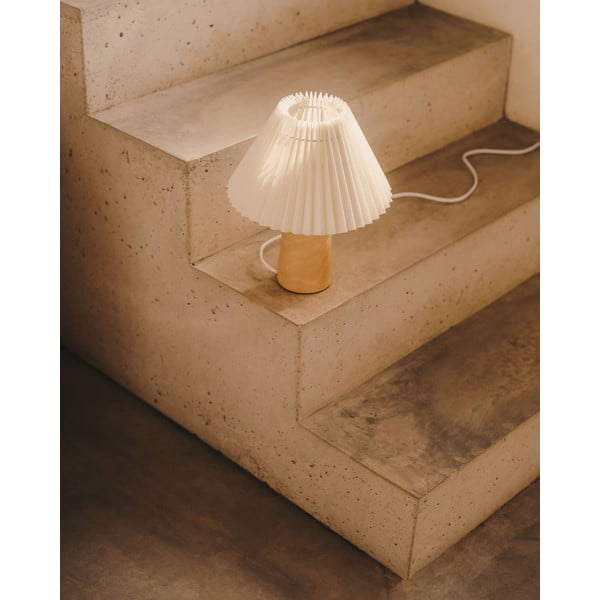 Beżowo-naturalna lampa stołowa z litego drewna kauczukowego z tekstylnym kloszem (wysokość 33 cm) Benicarlo – Kave Home-image-1