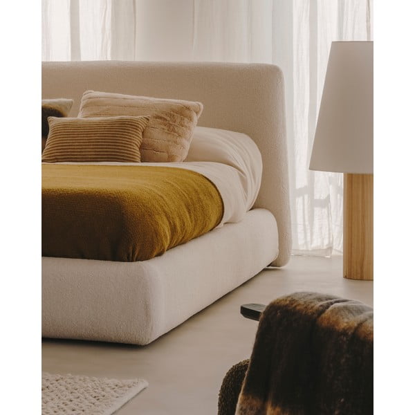 Beżowe tapicerowane łóżko dwuosobowe 180x200 cm Martina – Kave Home-image-1