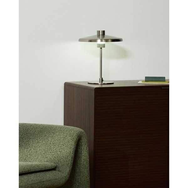 Lampa stołowa w kolorze srebra z metalowym kloszem (wysokość 32,5 cm) Nuvira – Kave Home-image-1