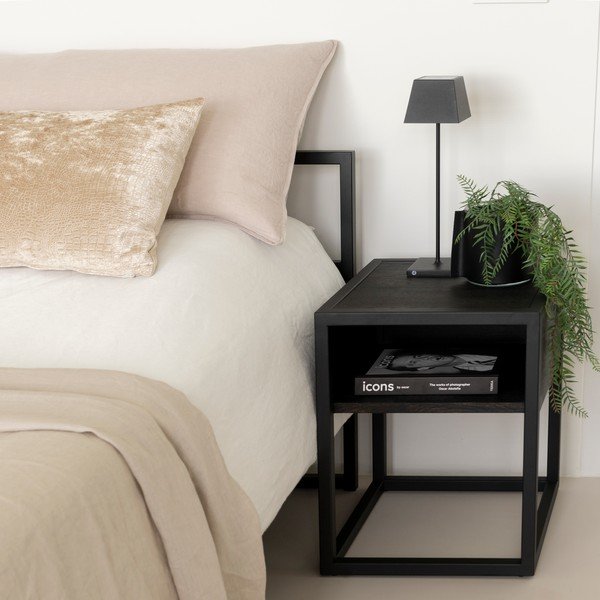 Czarna szafka nocna z litego drewna dębowego z półką Diva – Spinder Design-image-1