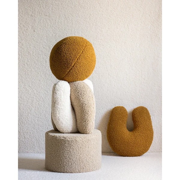 Brązowa poduszka na sofę dziecięcą z materiału bouclé Ball – Wigiwama-image-4