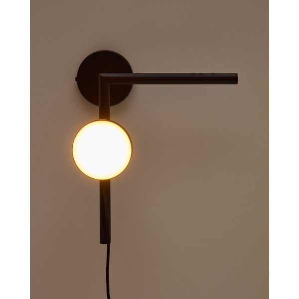 Czarny metalowy kinkiet LED ze ściemniaczem do kontaktu Orey – Kave Home-image-3