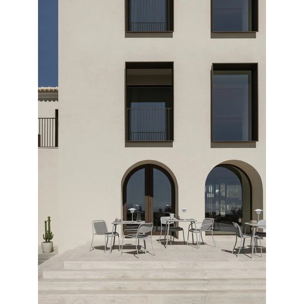 Jasnoszare metalowe krzesło ogrodowe Yua Wire – Blomus-image-3