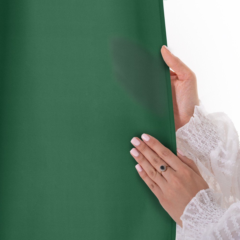 Ciemnozielona zasłona częściowo zaciemniająca (dimout) 140x250 cm Carli – Restilo (zdjęcie 5)